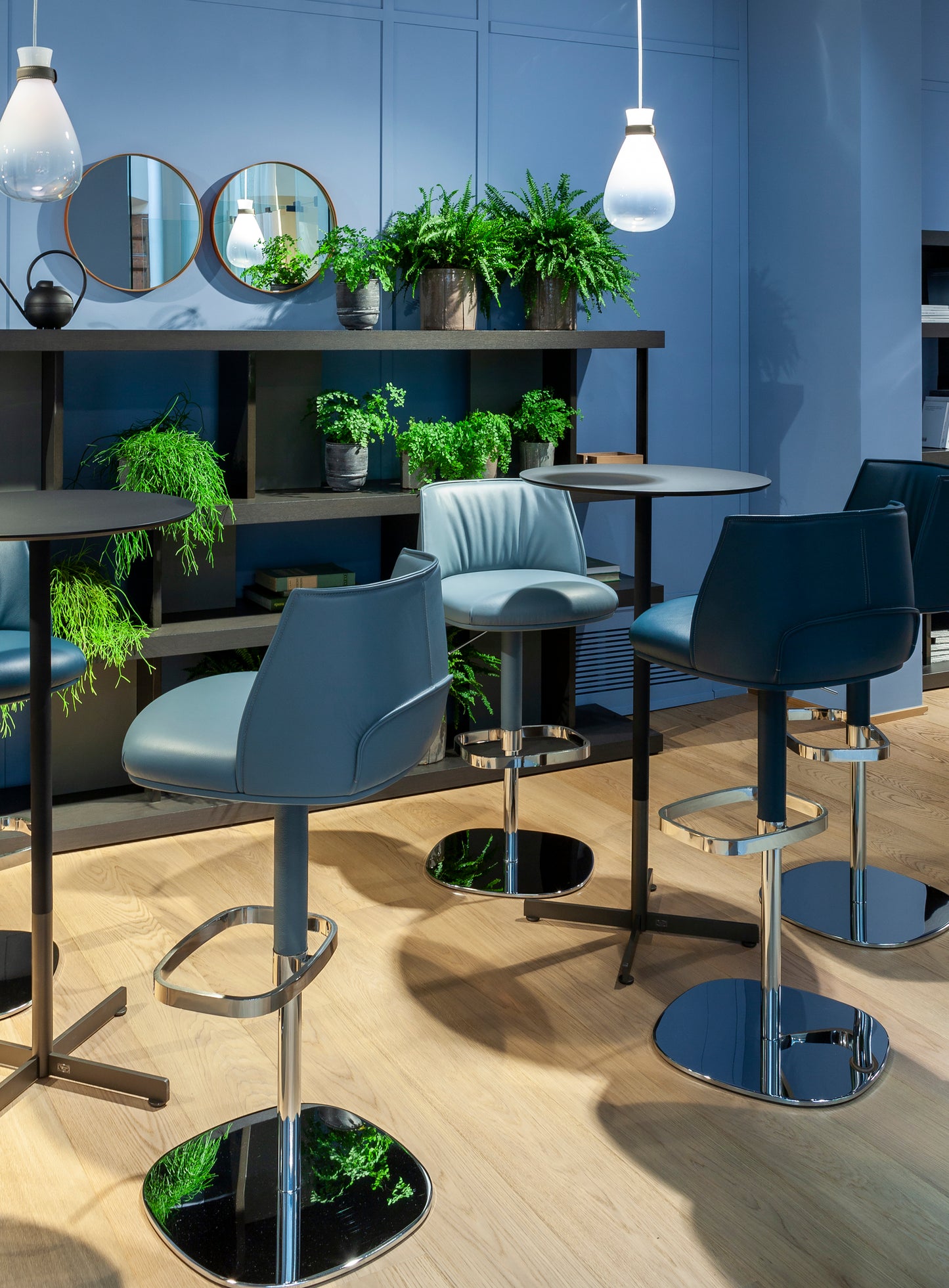 Poltrona Frau Bob Bistrot Bar Table