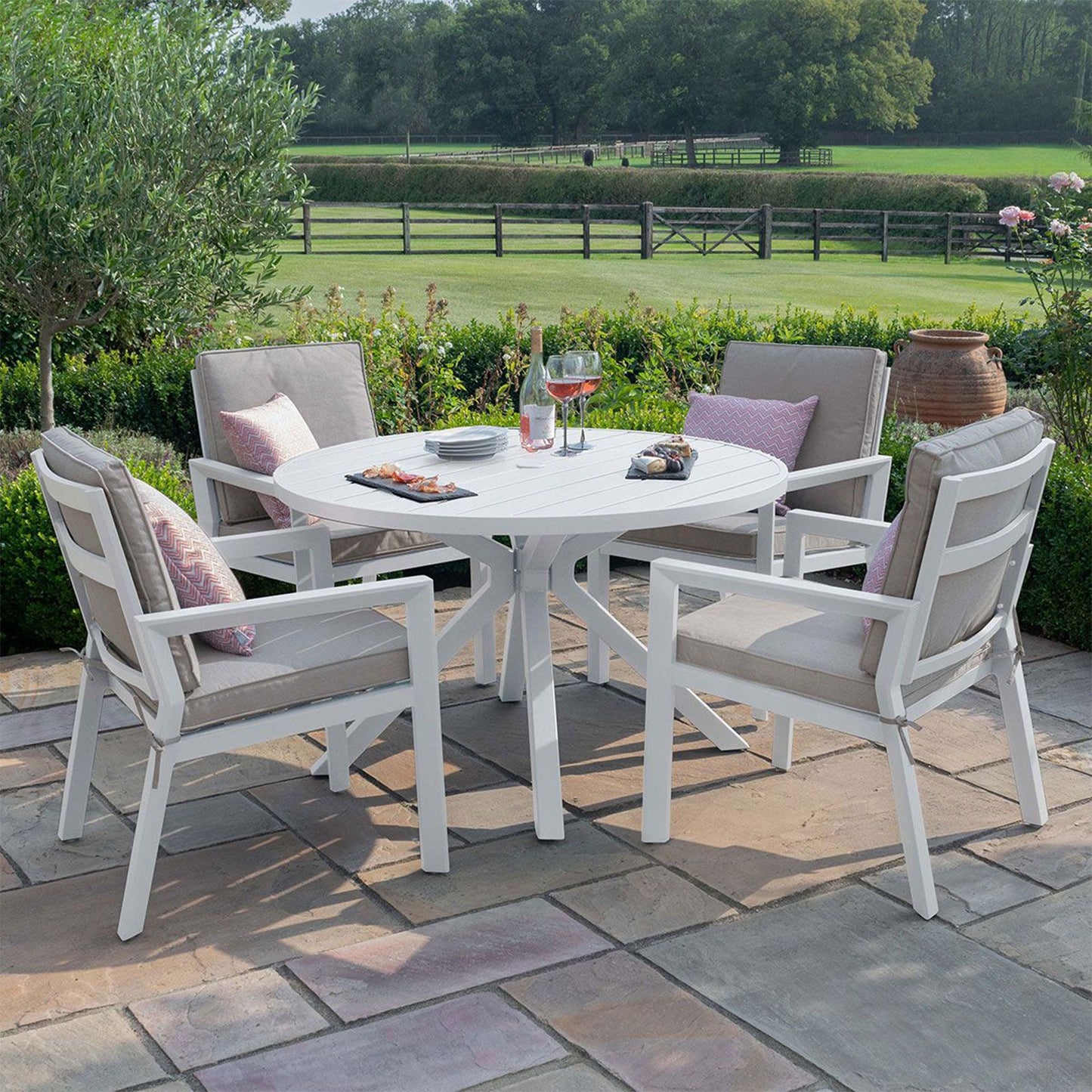 New York Outdoor 4 Seat Round Dining Set