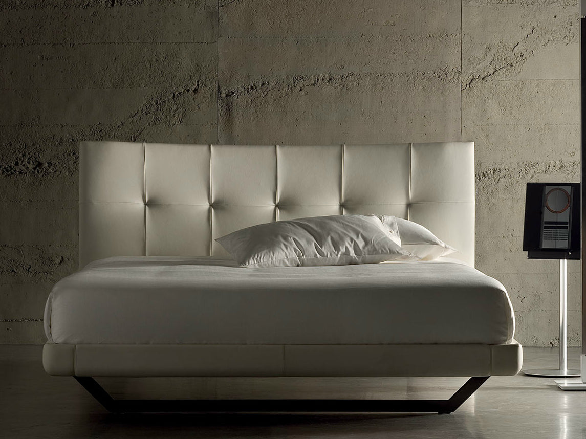 Poltrona Frau Aurora Due Bed