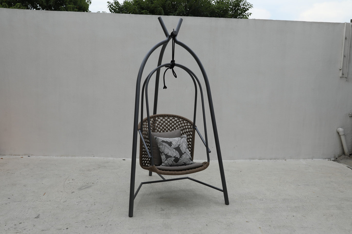 Garden hanging chairs 1