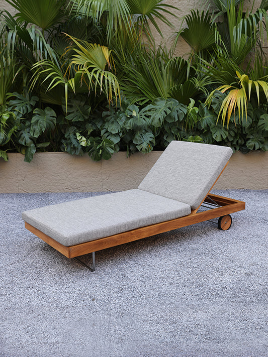 Sun Loungers 57