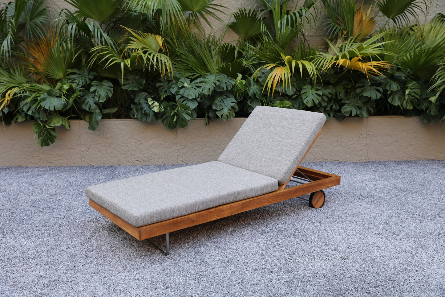 Sun Loungers 57