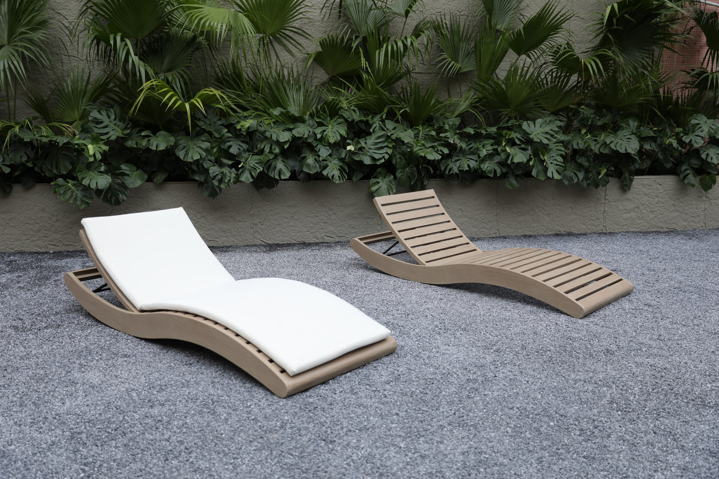 Sun Loungers 67
