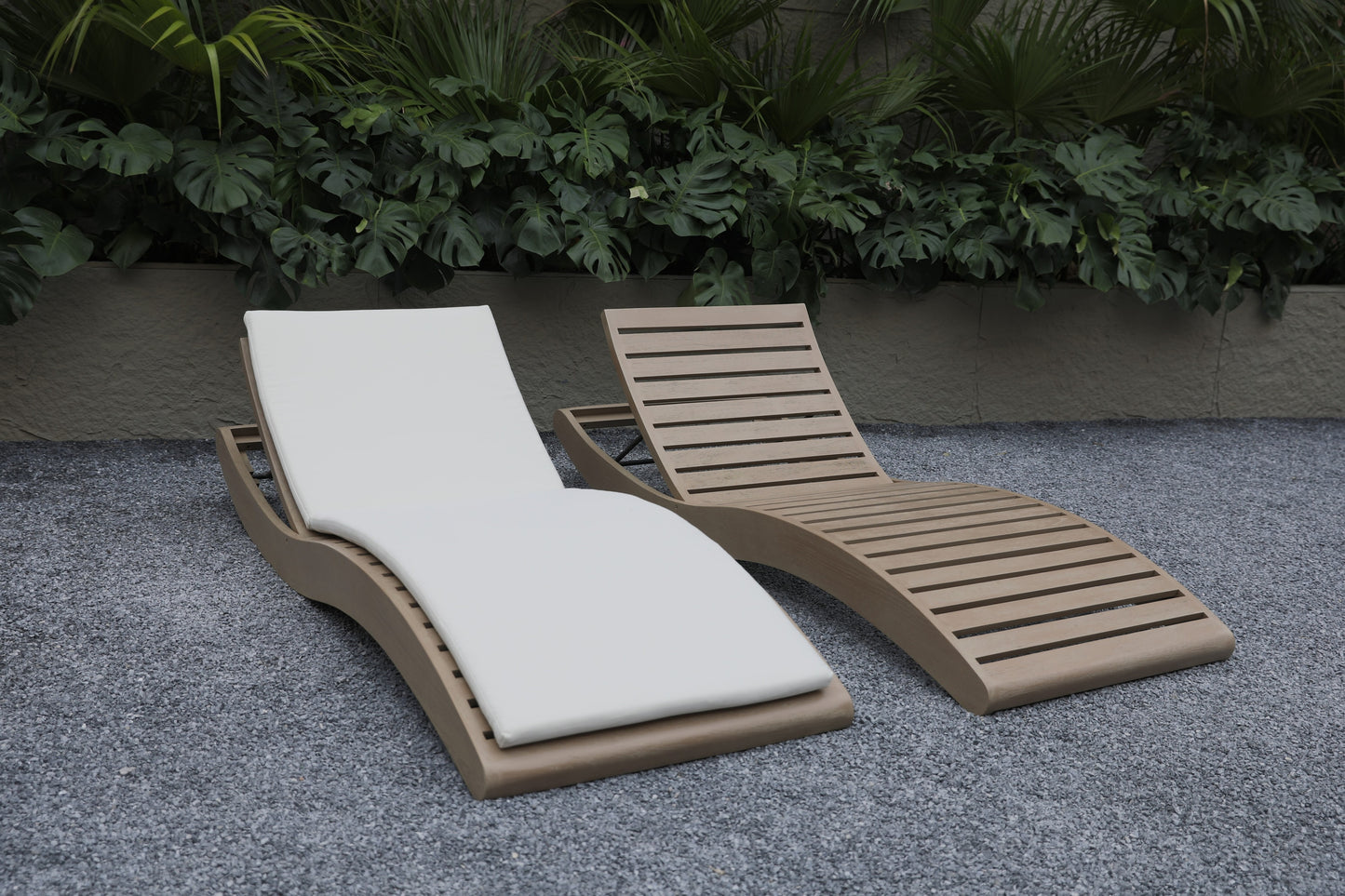 Sun Loungers 67