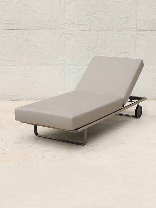Sun Loungers 68