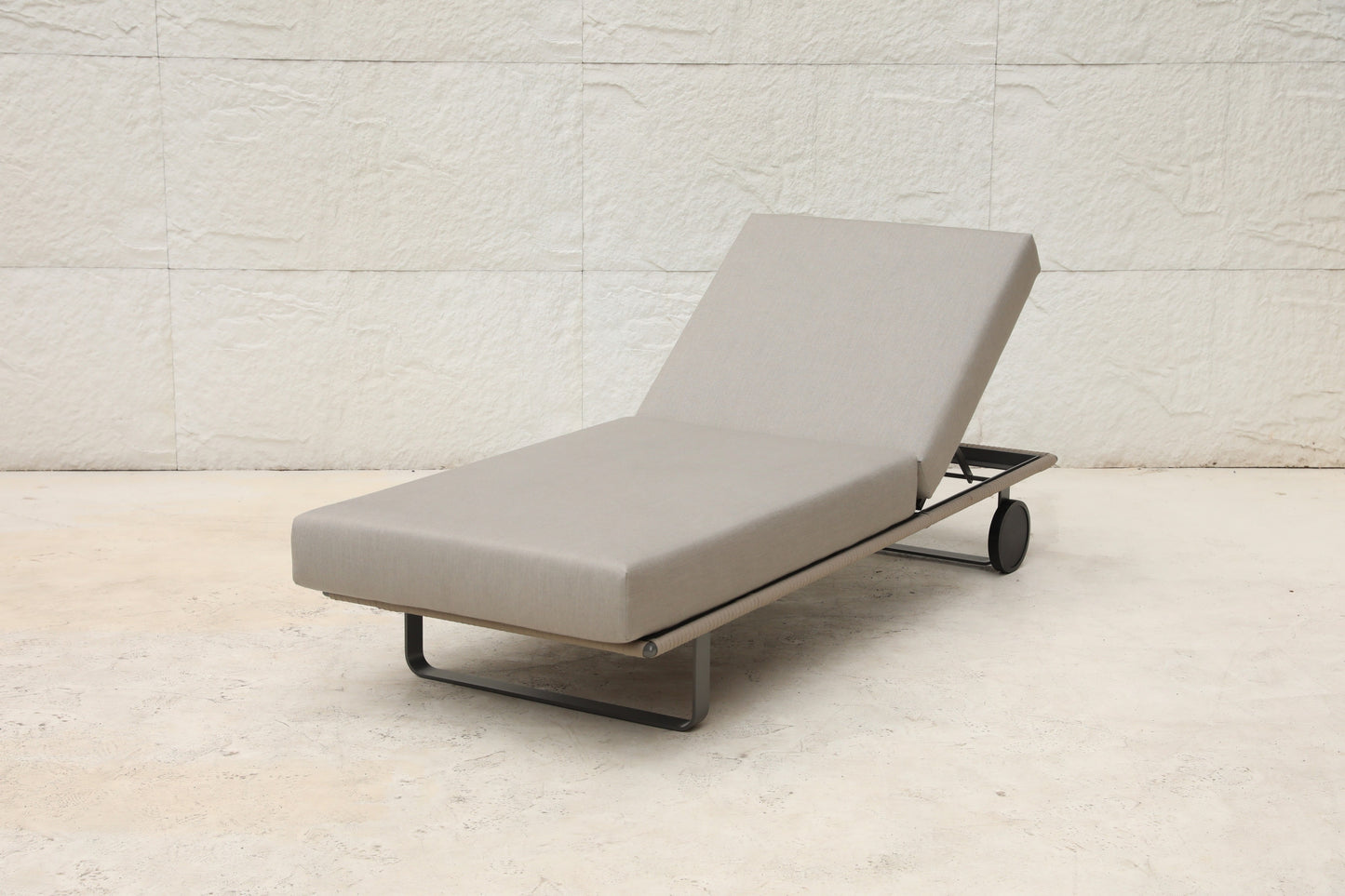 Sun Loungers 68