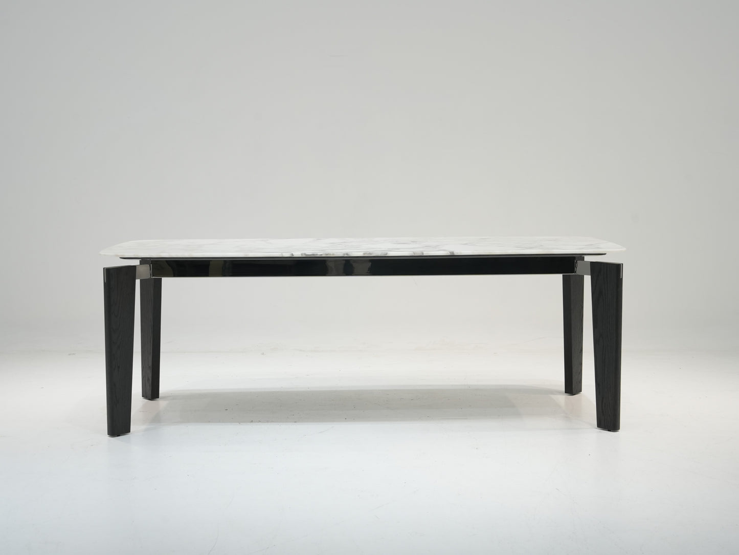 B&B Oskar Dinning Table