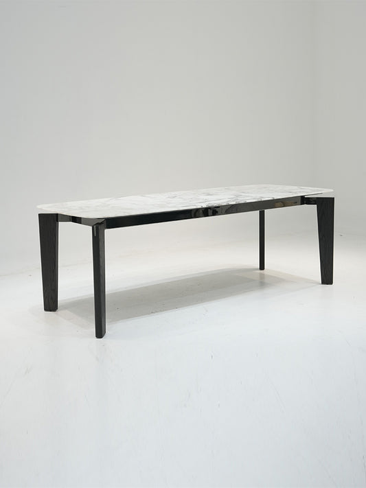 B&B Oskar Dinning Table