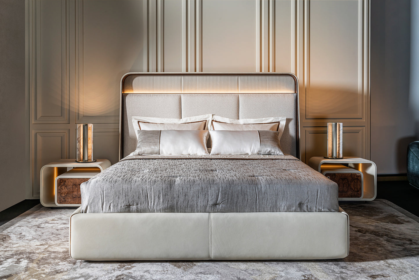 Visionnaire Embrace Radica Bed