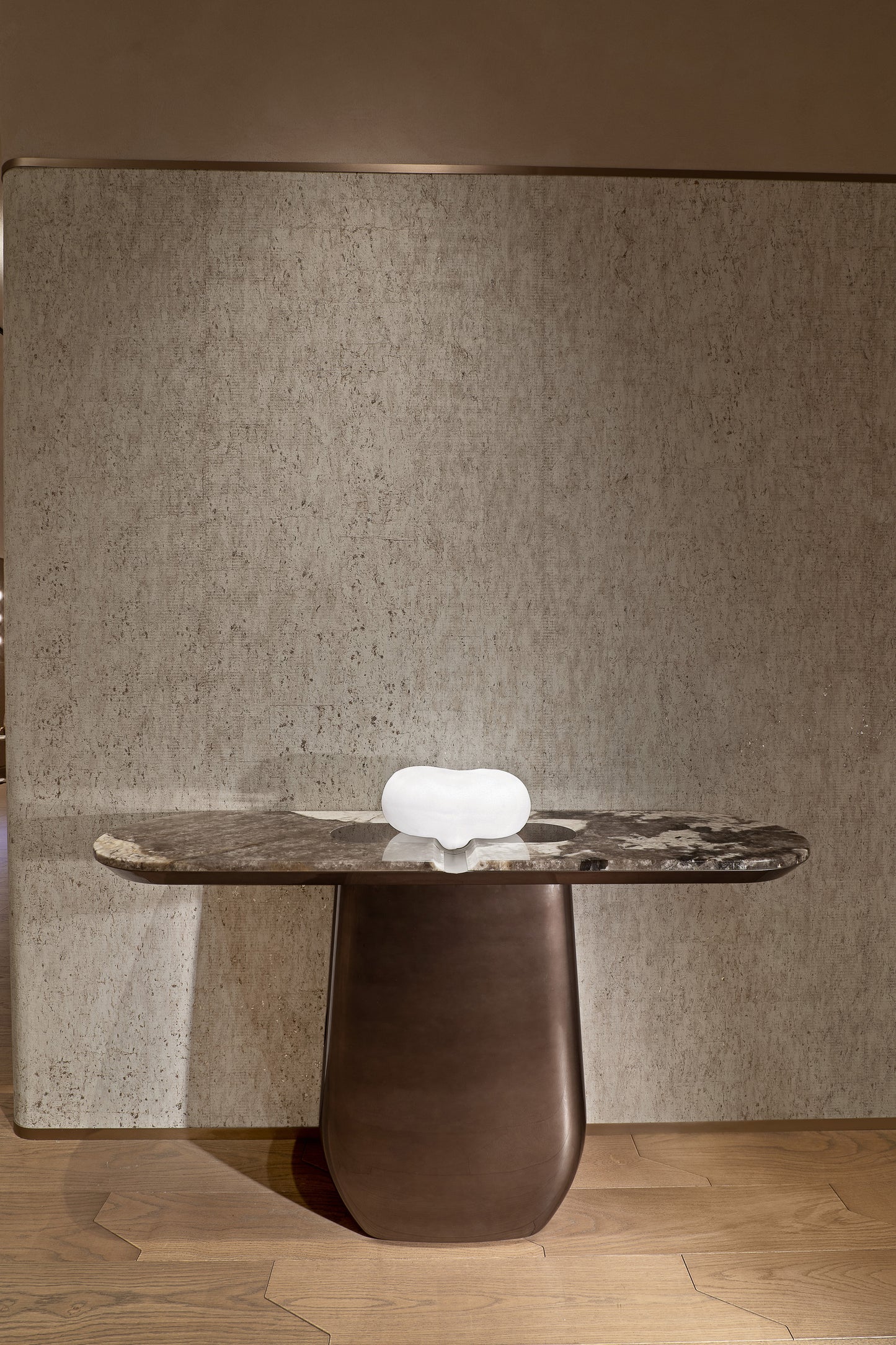 Vissionnaire Nubia Console Table