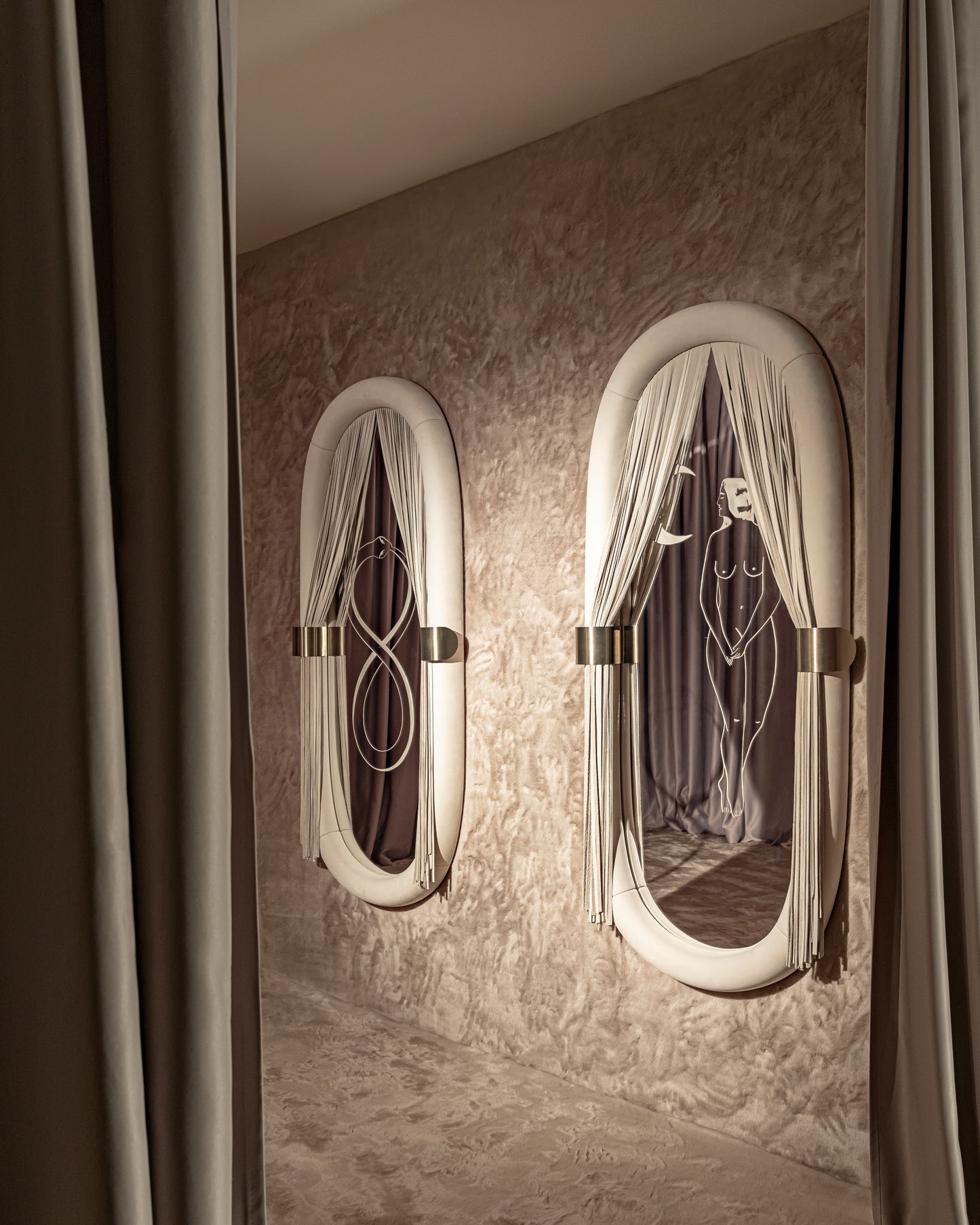 Visionnaire Blanche Mirror