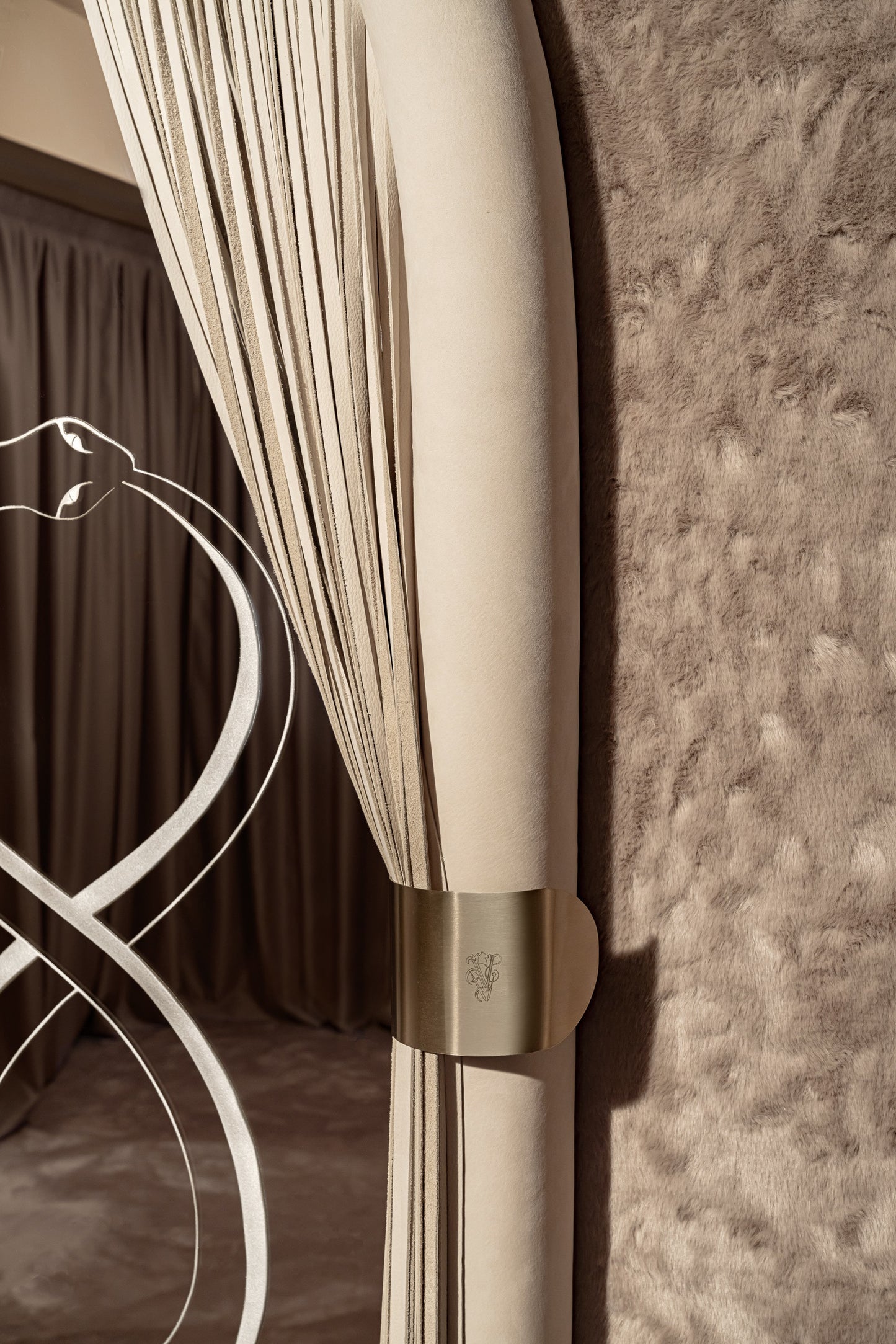 Visionnaire Blanche Mirror