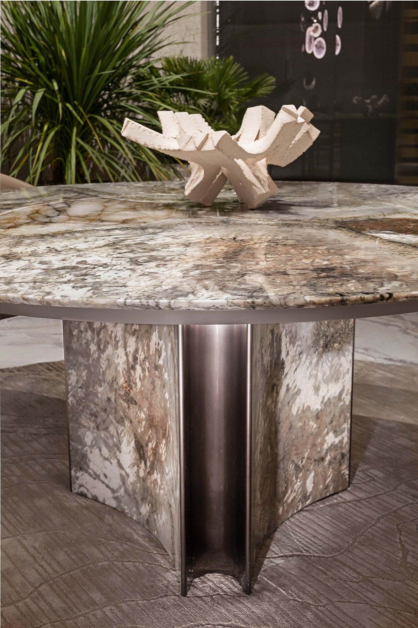Visionnaire Kerwan Round Dining Table