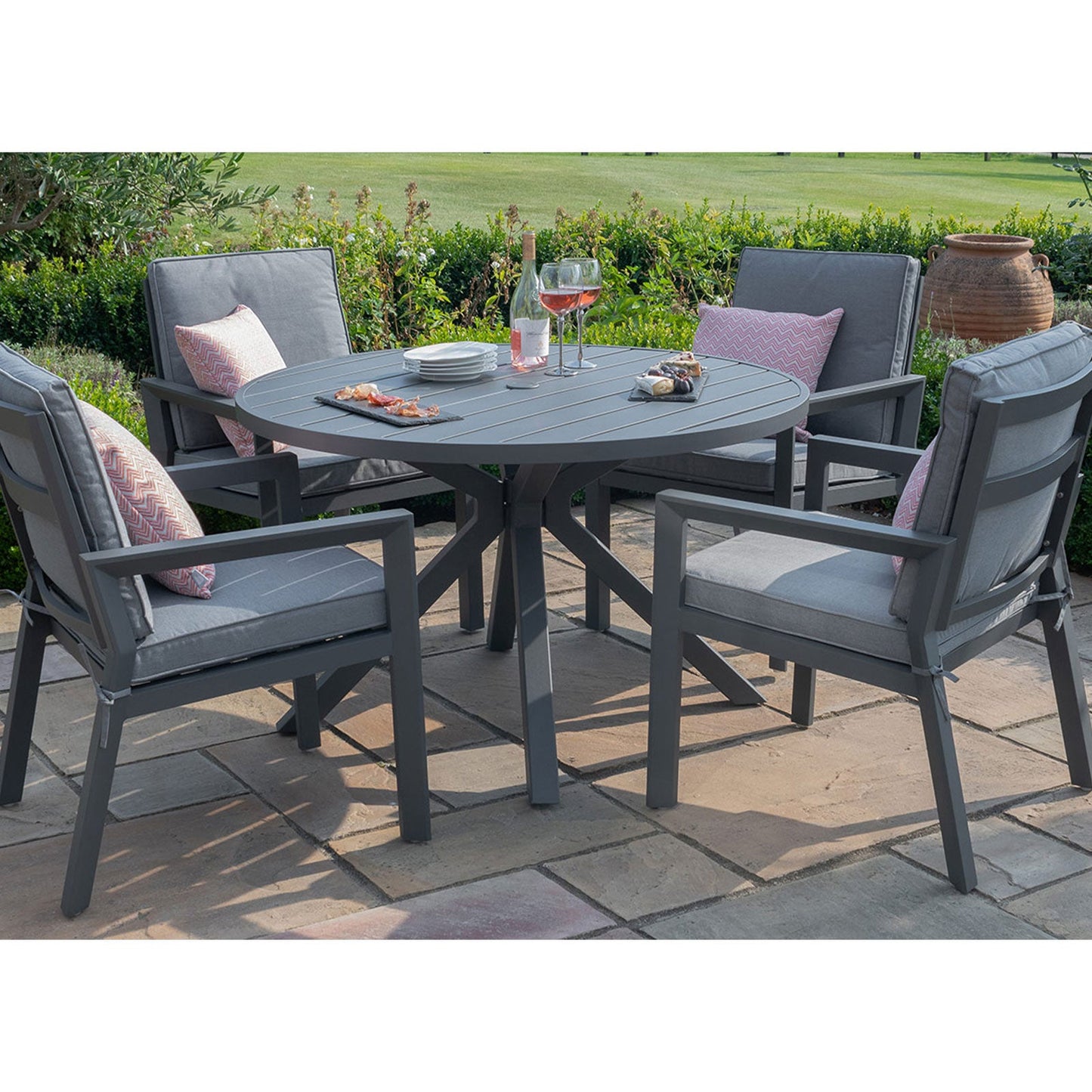 New York Outdoor 4 Seat Round Dining Set