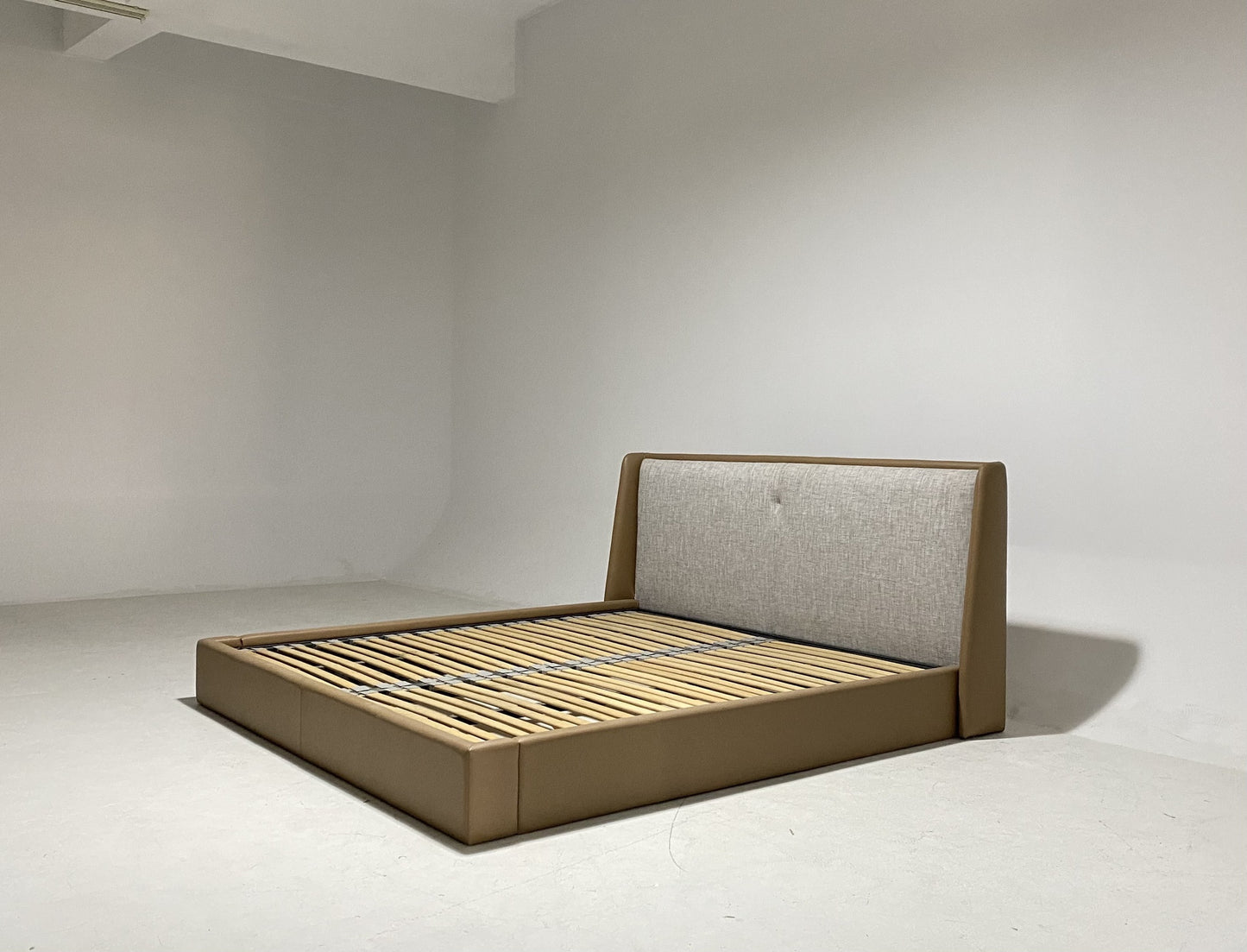 Minotti Spencer Bed