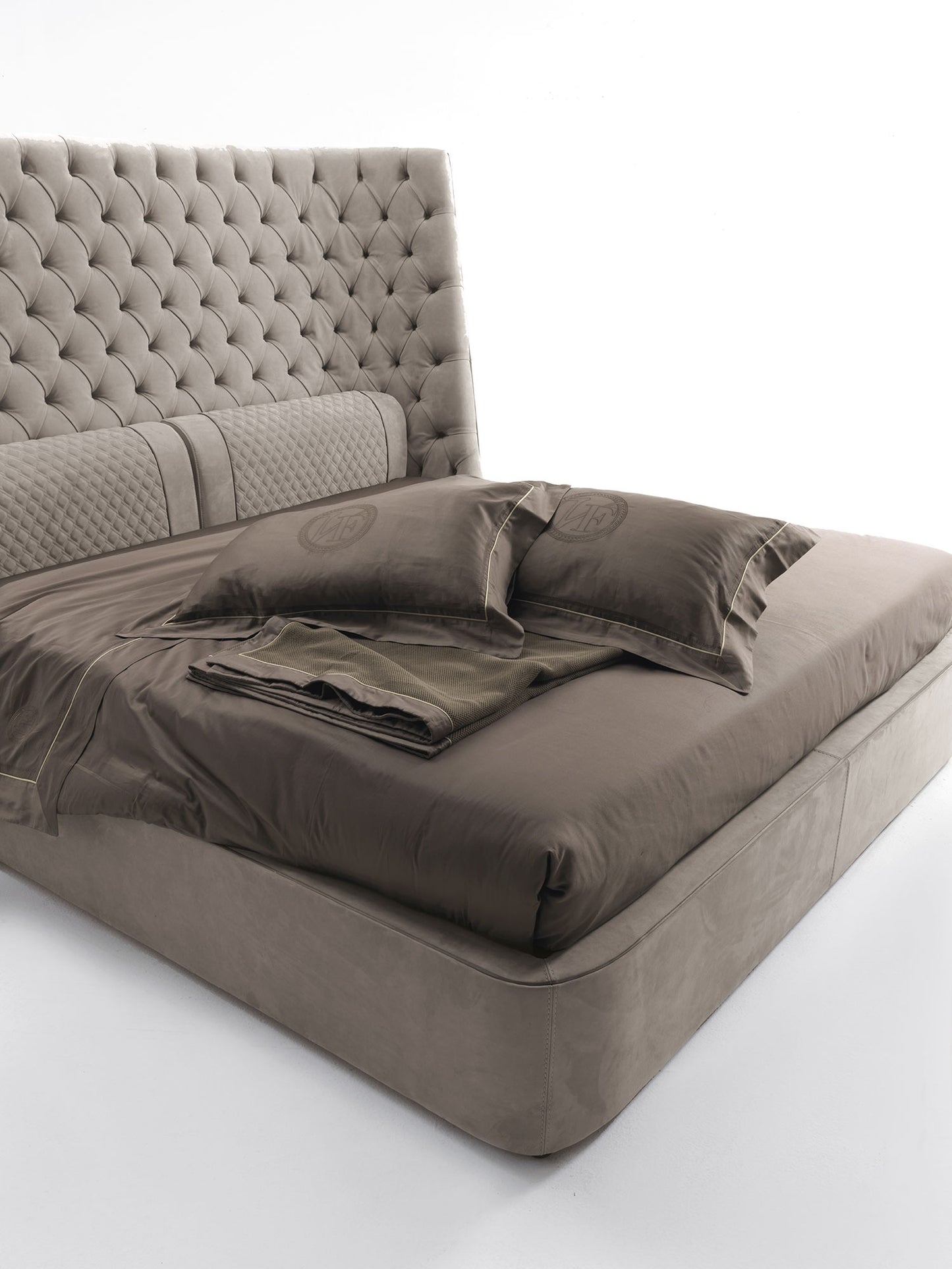 Vittoria Frigerio Medici Bed