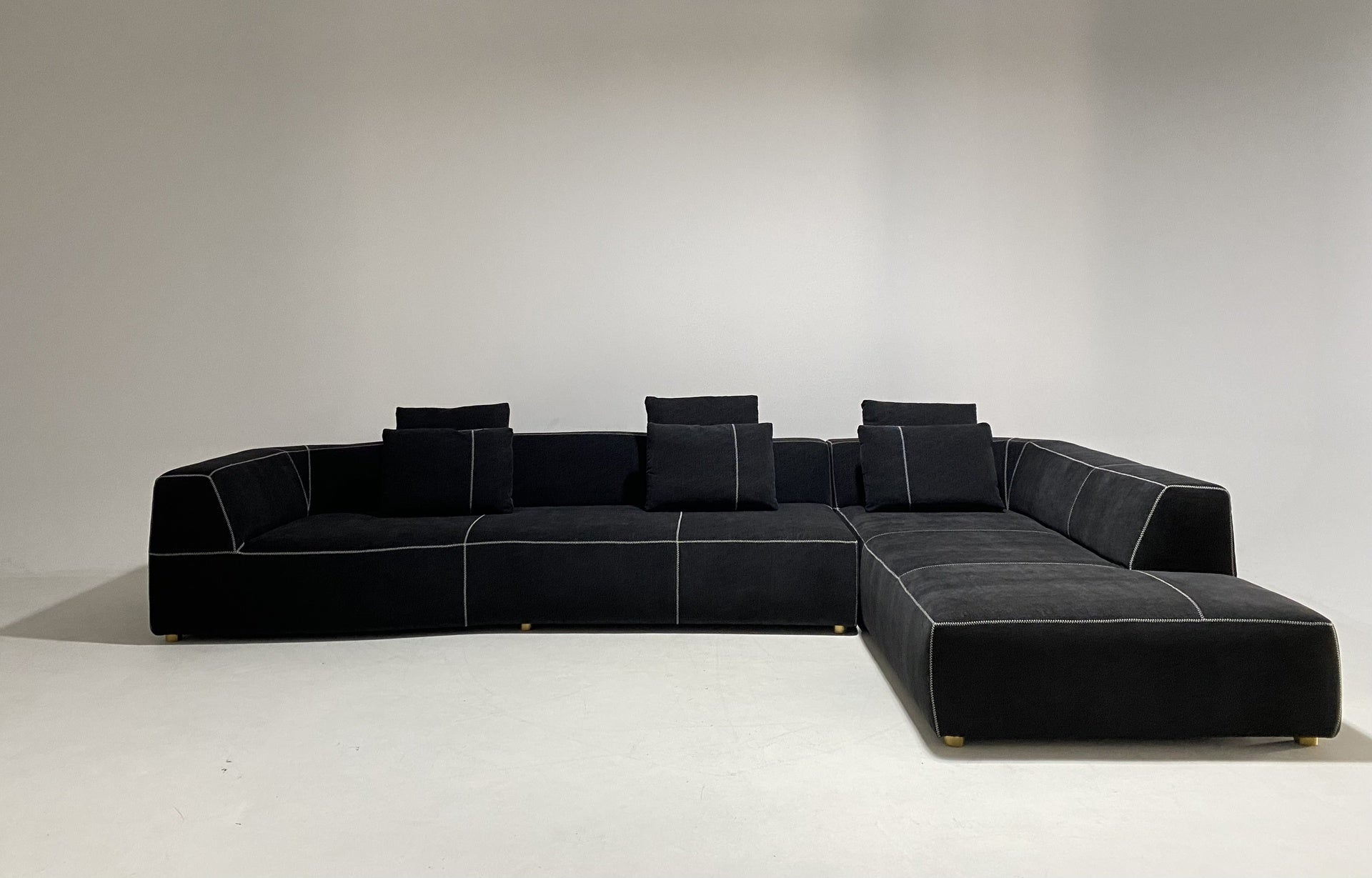 B&B Bend Sofa – Daylight