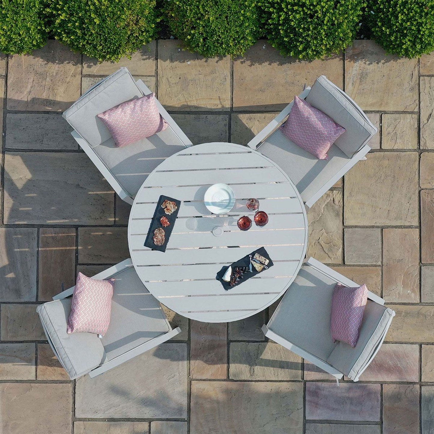 New York Outdoor 4 Seat Round Dining Set