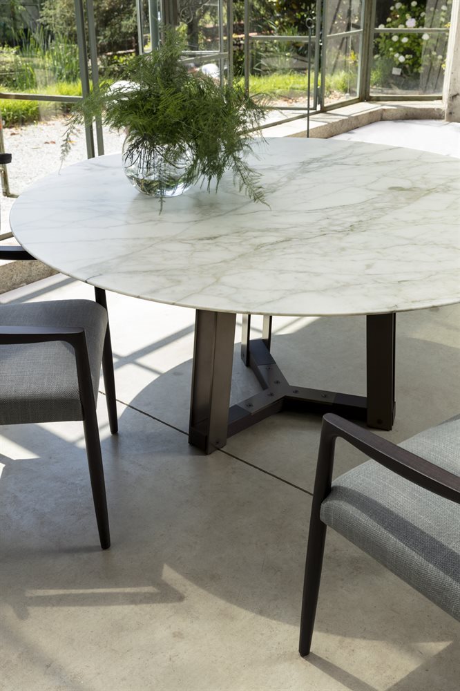 Porada Shibumi Dinning Table