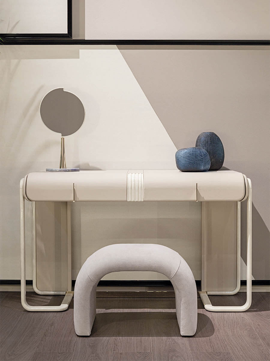 Turri Eclipse Stool